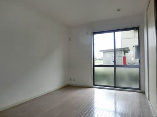 居室・リビング　※別号室の写真です。