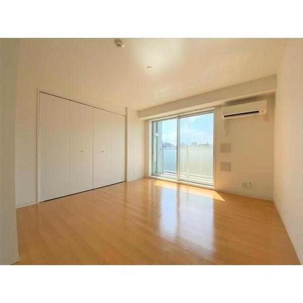 居室・リビング　★洋室８帖以上★