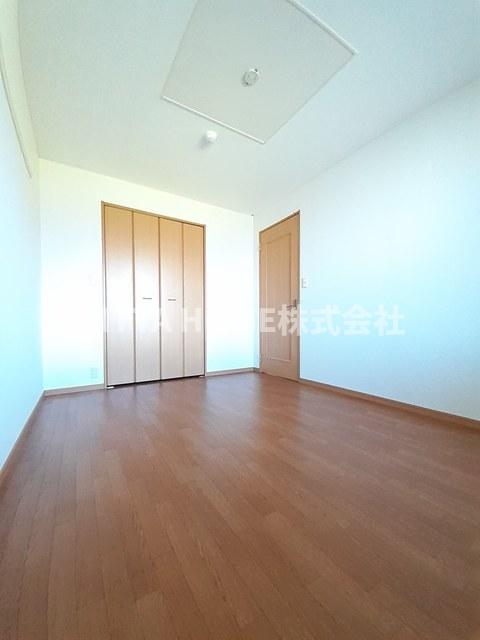 居室・リビング　６帖と６．２帖の洋室がついています★