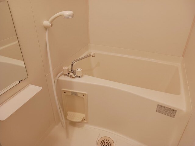 バス・シャワールーム　落ち着いた空間のお風呂です