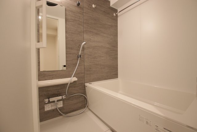 バス・シャワールーム　※別部屋の参考写真です