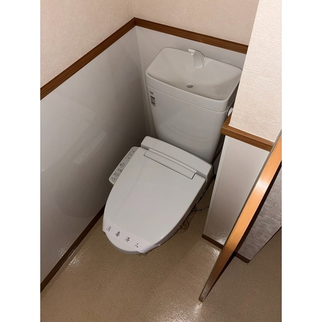トイレ　別部屋のお写真です。