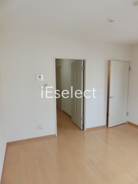 その他部屋・スペース　バルコニーからの洋室です