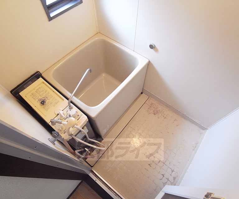 バス・シャワールーム　昔懐かしのお風呂です。