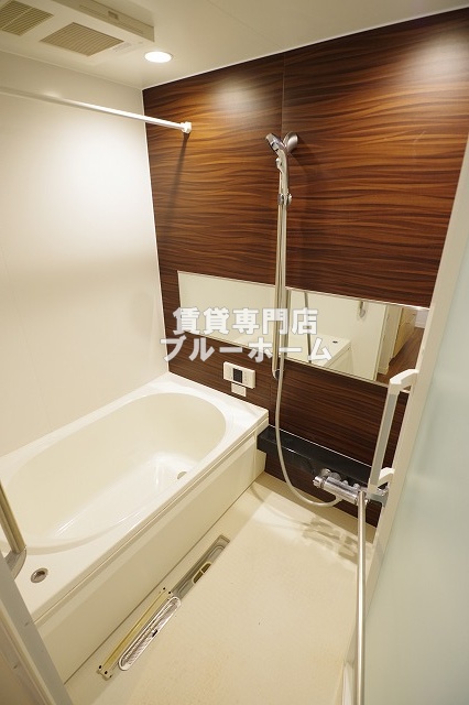 バス・シャワールーム　追炊き機能・浴室乾燥付きバス！