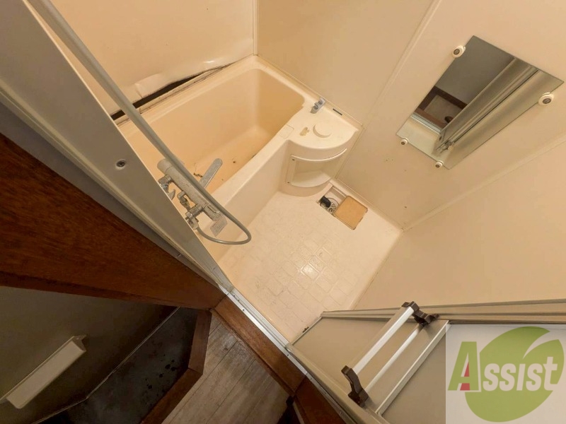 バス・シャワールーム　ユニットバスです。疲れを癒すのに欠かせませんね！