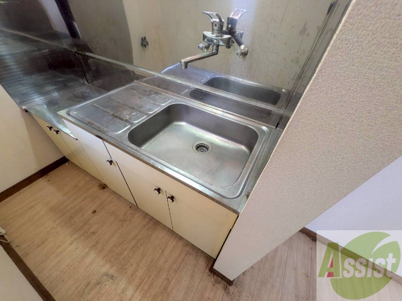 洗面設備　キッチンのシンクはピカピカで掃除意欲が湧いてきそう！