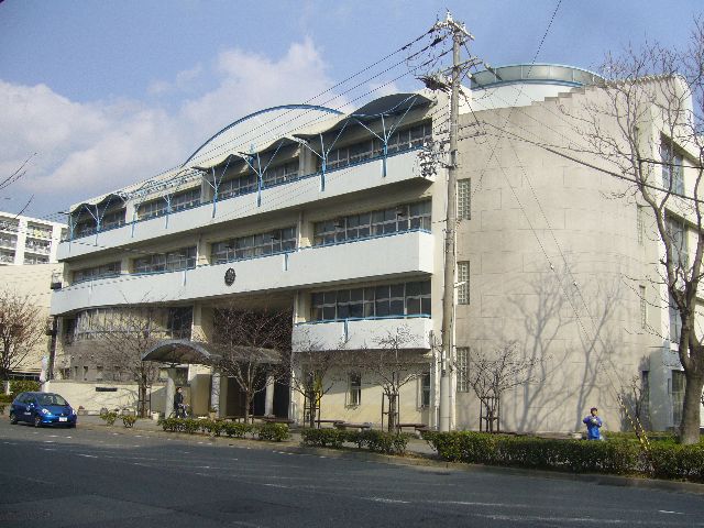 中学校　神戸市立魚崎中学校（中学校）まで727m