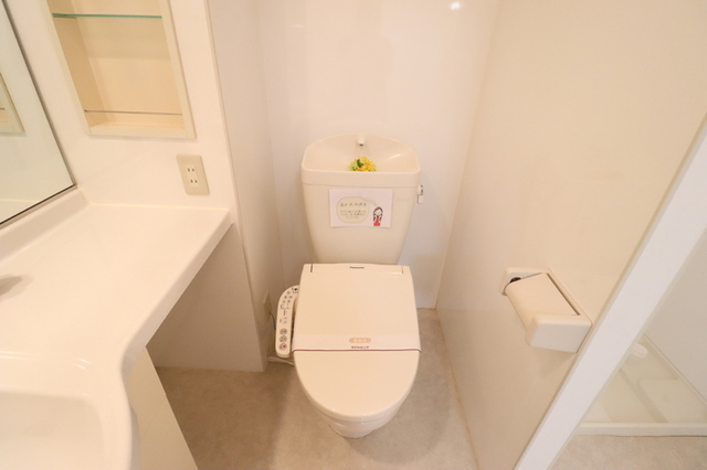 トイレ　洗面所の横にトイレ有ります