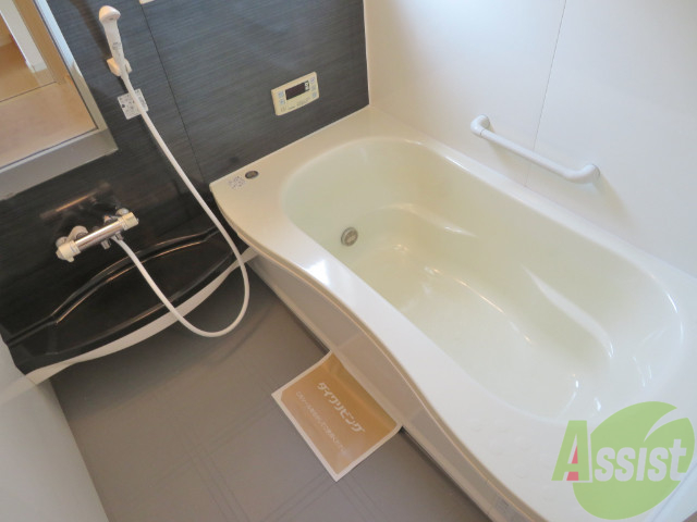 バス・シャワールーム　こちらはお風呂。一日の疲れをここで癒してください