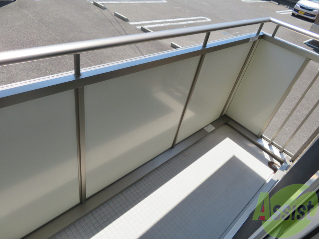 バルコニー　バルコニーは洗濯物を干すスペースが確保されていました。