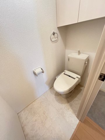 トイレ　別号室の写真です。ご参考までに