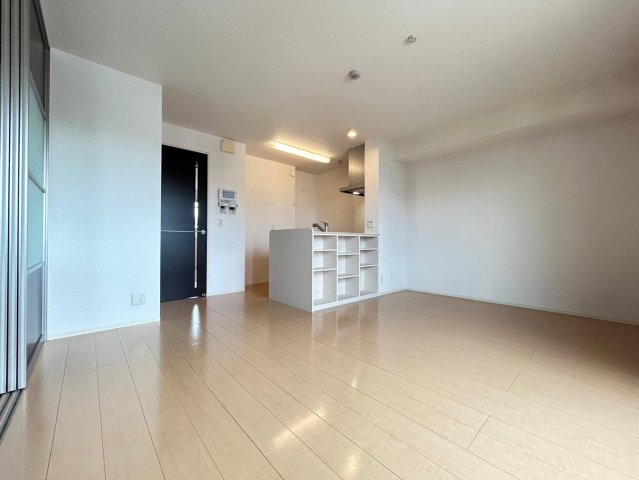 居室・リビング　別号室の写真です。ご参考までに