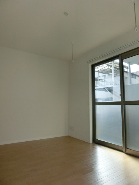 居室・リビング　写真は別号室のものです