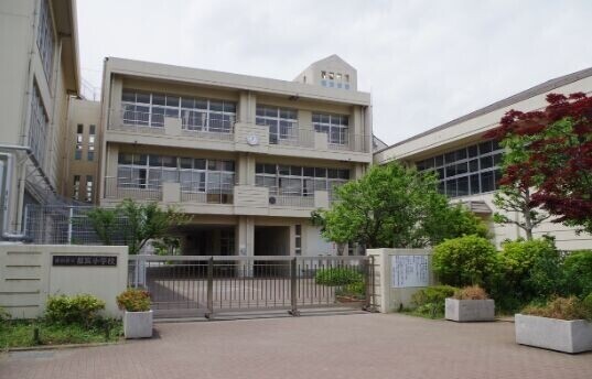 小学校　横浜市立都筑小学校（小学校）まで480m