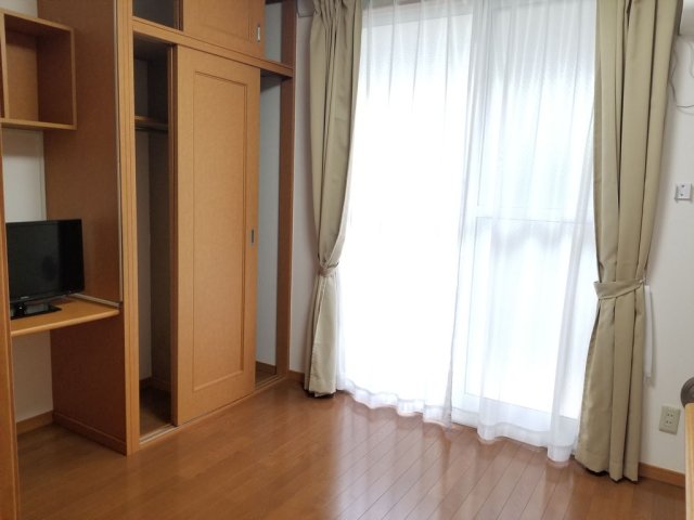 居室・リビング　同タイプ部屋の写真となり設備等は現況と異なる場合があります