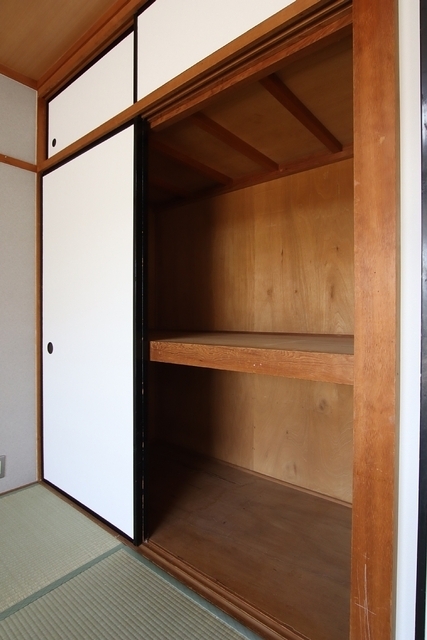 収納　ダイニング横和室収納
