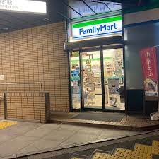 コンビニ　ファミリーマート 神谷町駅前店（コンビニ）まで279m