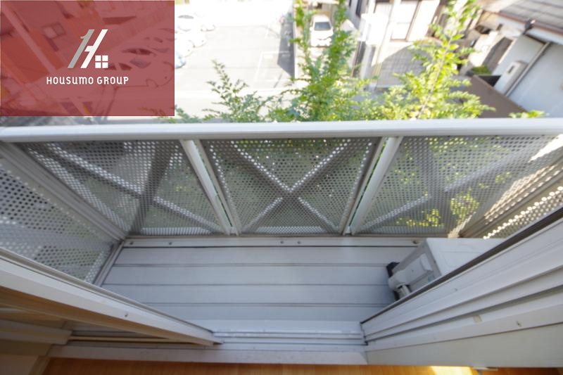 バルコニー　暖かな日差しのふりそそぐバルコニー