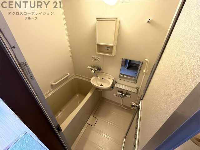 バス・シャワールーム　シンプルで機能的なユニットバスです♪