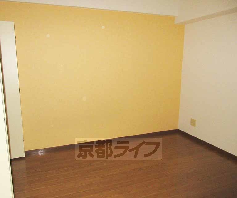 居室・リビング　暖かみのあるお部屋・