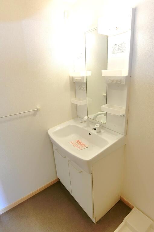洗面設備　同型物件の写真です、配色に違いあり