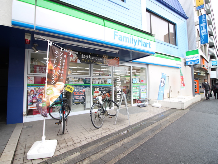 コンビニ　ファミリーマート（コンビニ）まで516m