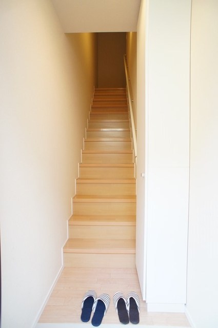 玄関　＊写真は反転タイプのお部屋です＊