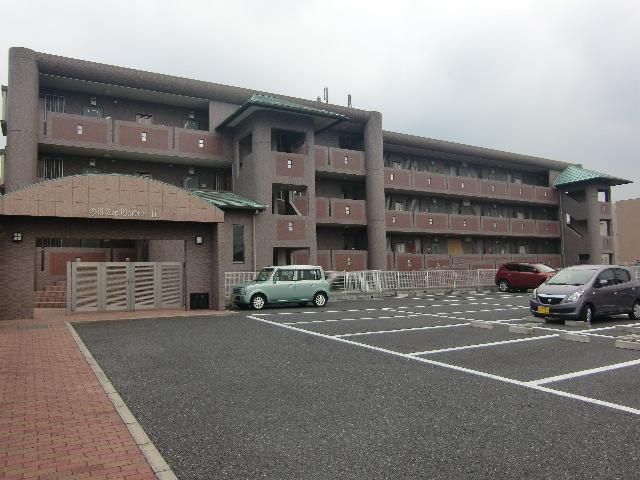 建物外観　駐車場