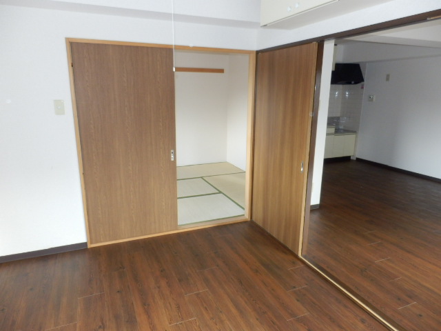 小田急線 町田駅 徒歩7分 5階建 築32年の居間写真