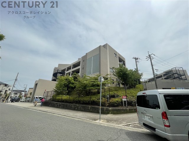 建物外観　オートロック付きで安心！宅配BOX付きで便利！