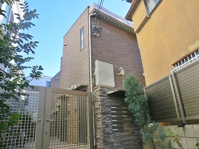 建物外観　閑静な住宅地にあるオートロックアパート！