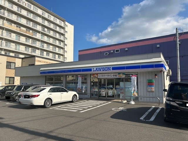 コンビニ　ローソン千歳清水町三丁目店（コンビニ）まで332m