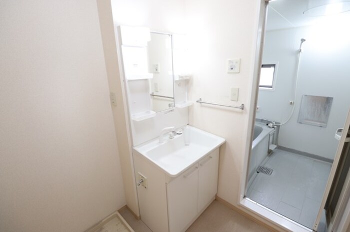 洗面設備　コンパクトで使いやすい洗面所