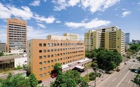 病院　札幌医科大学附属病院（病院）まで515m