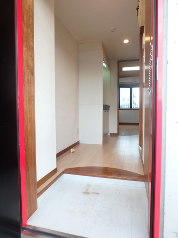 玄関　玄関入るとこんな感じ。 （※参考写真）