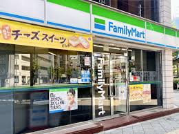 コンビニ　ファミリーマート神田岩本町一丁目店（コンビニ）まで69m