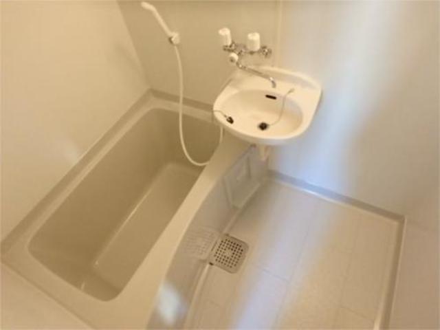 バス・シャワールーム　もちろんバス、トイレ別タイプ