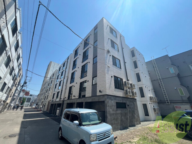 建物外観　札幌市中央区南五条西「ドゥ・ヴィルヌーブ」