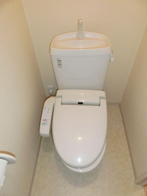 トイレ　洗浄機能付きです。
