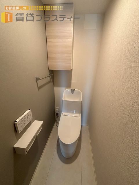 トイレ　ウォシュレット完備。