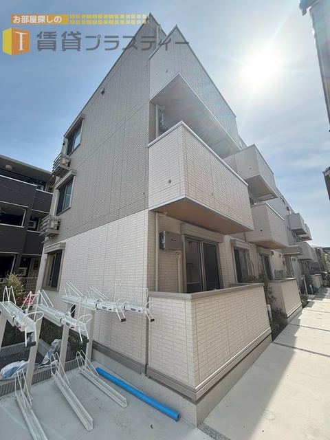 建物外観　住宅街に溶け込むＺＥＨ住宅。