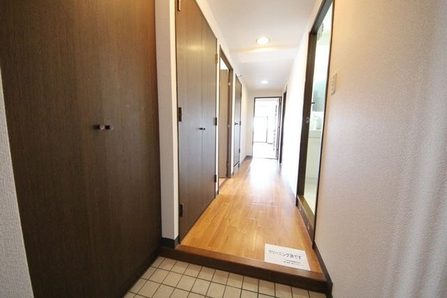 玄関　※同建物　同タイプ間取り　設備施工例　現況優先