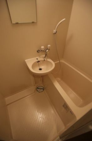 バス・シャワールーム　別部屋参考写真となります。