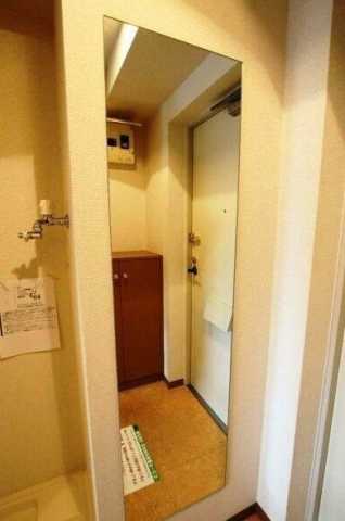 玄関　別部屋参考写真となります。