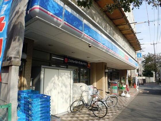 コンビニ　ローソンストア１００江古田店（コンビニ）まで182m