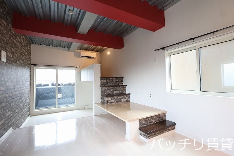 居室・リビング　画像は別部屋の為、現状を優先いたします。