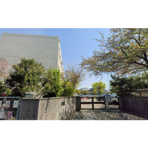 小学校　名古屋市立中小田井小学校（小学校）まで107m