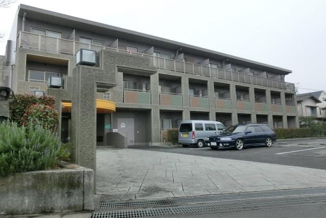 建物外観　オートロックエントランスのオシャレなマンションです。