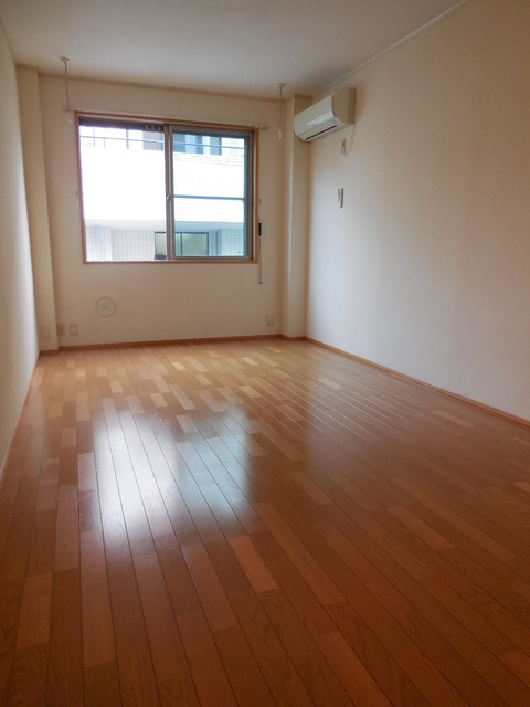 居室・リビング　★明るいフローリングの角部屋です★